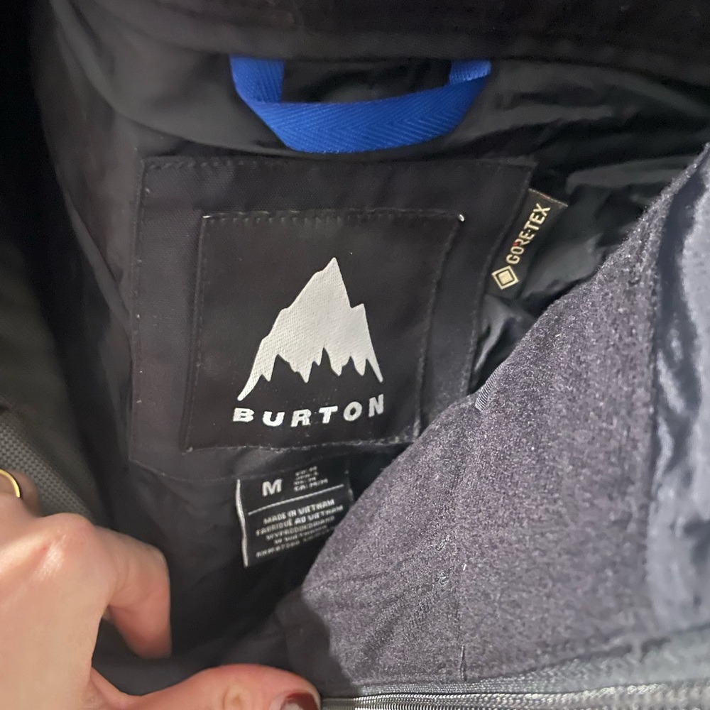 Burton Black Gore-Tex Jacket - Picture 2 of 4